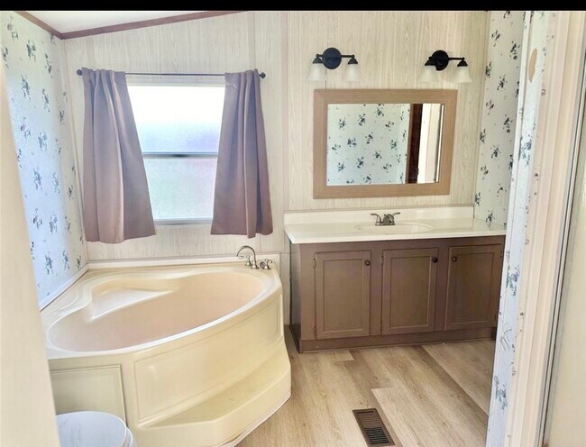 Building Photo - 15607 Atwood Ln