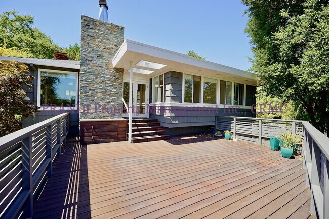 Building Photo - Stunning Seminary Gem, Modern Finishes & P...