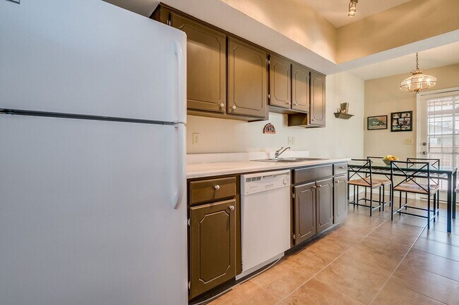 Building Photo - 460 N 64th Pl