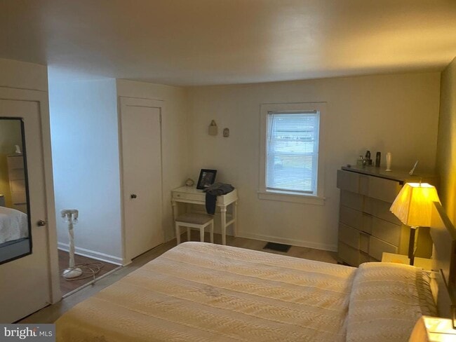 Building Photo - 695 W Kings Hwy