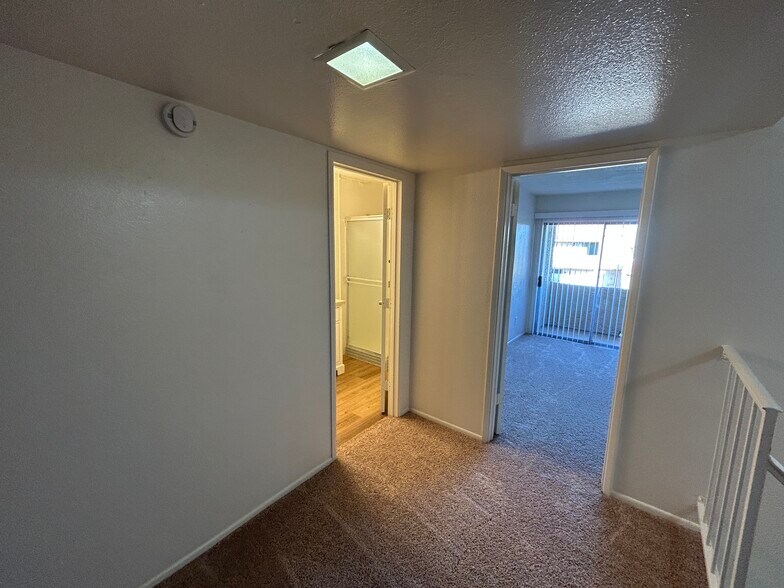 Building Photo - 4740 W Rose Ln