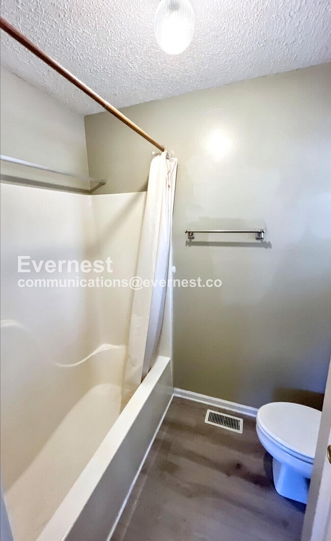 Building Photo - 4911 Hunter Village Dr