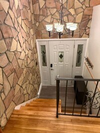 Building Photo - Charming 3BR apartment in East Meadow