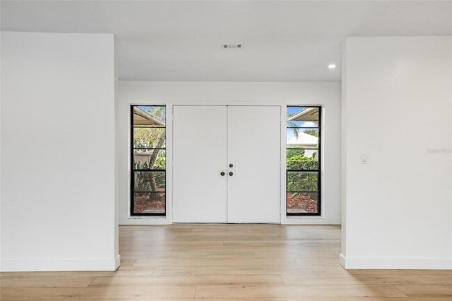 Building Photo - 5 Cache Cay Dr