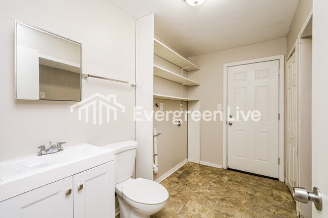 Building Photo - 5679 Tall Oaks Dr