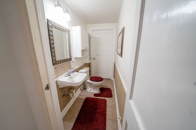 Building Photo - 2218 Chapman St