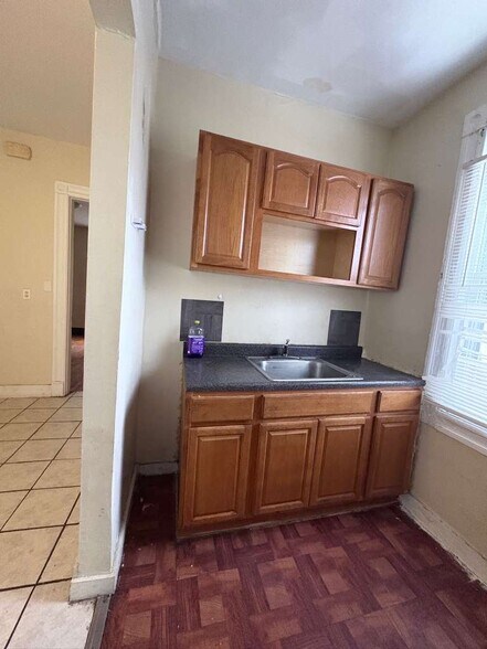 Building Photo - 331 Edgewood Ave