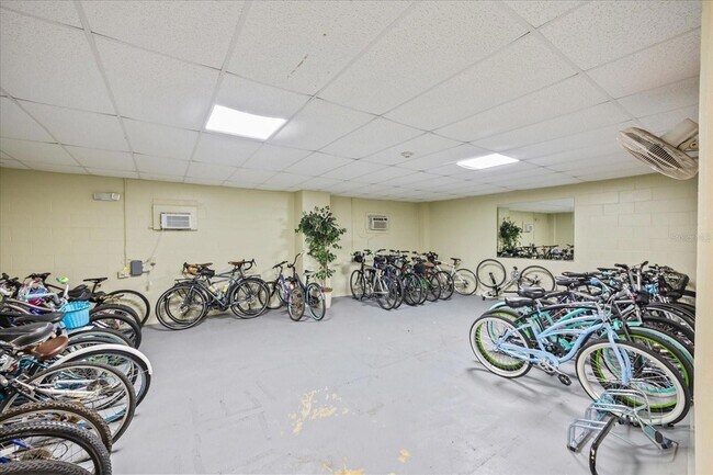 Building Photo - 7200 Sunshine Skyway Ln S