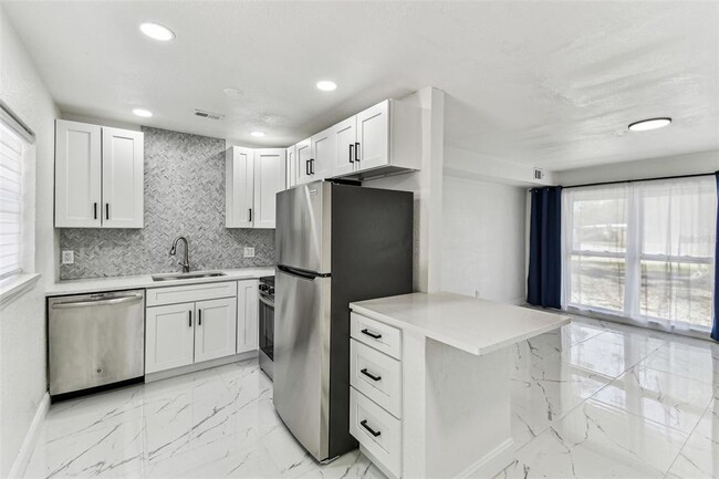 Building Photo - 4290 Neptune Dr SE