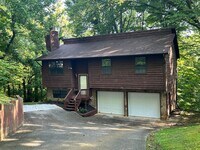 Building Photo - 945 Wildwood Garden Dr