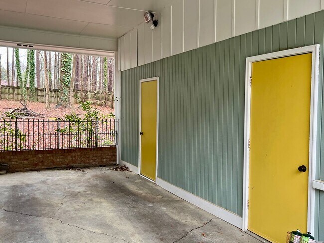 Building Photo - 805 Castalia Dr