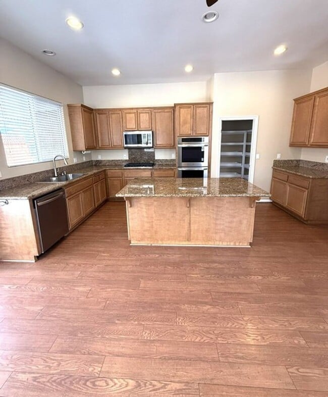 Building Photo - Gorgeous turn key 3 bedroom house