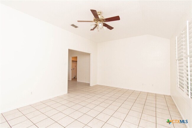 Building Photo - 11 Basswood Ct