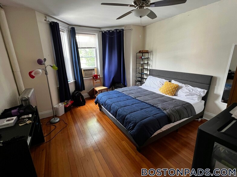 Building Photo - 520 Cambridge St