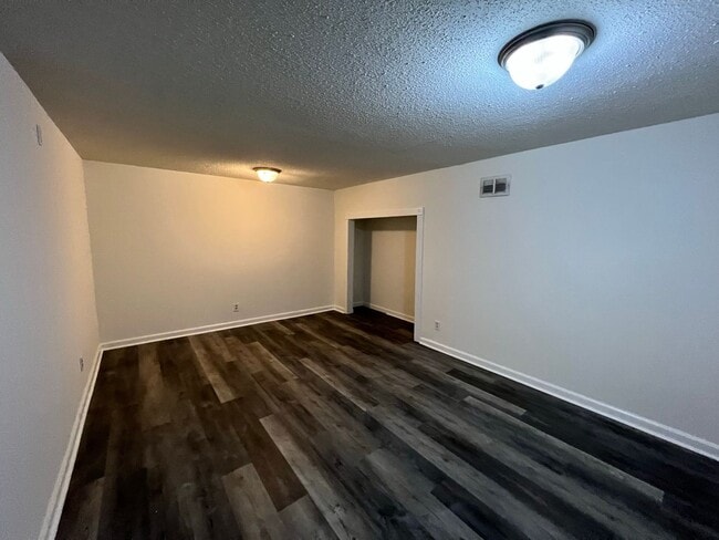 Building Photo - COMING SOON- 4bed/1.5bath for rent!