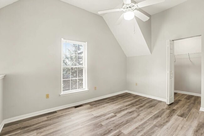 Building Photo - 122 S Timber Ct