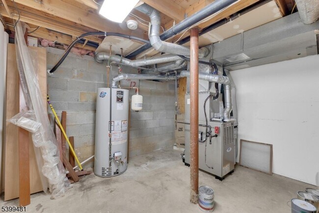 Building Photo - 107 Wimbledon Square