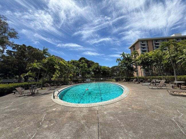 Building Photo - Queen Emma Gardens 1 bedroom 1 bath with d...