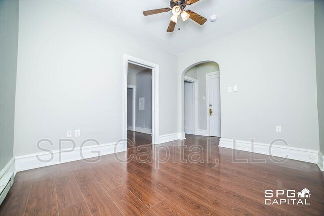 Building Photo - 28 Carlisle St