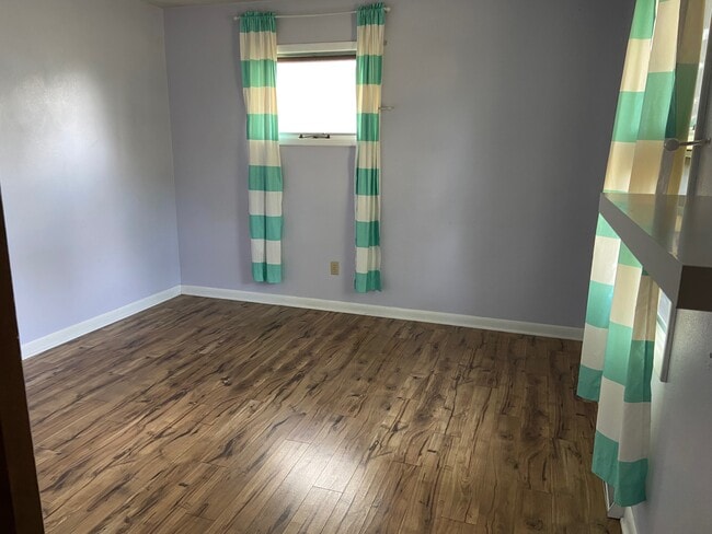 Building Photo - 1915 Highview Ct