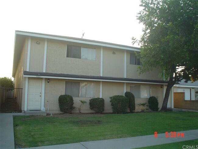 Building Photo - 10661 Walnut St