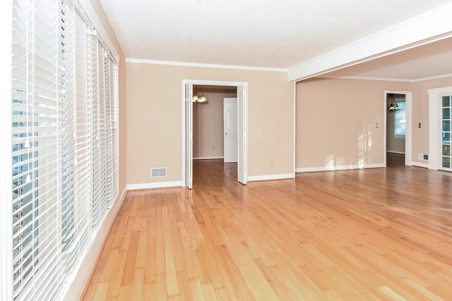 Building Photo - 106 Sonning Rd