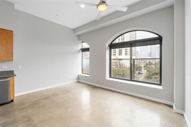 Building Photo - 507 Sabine St