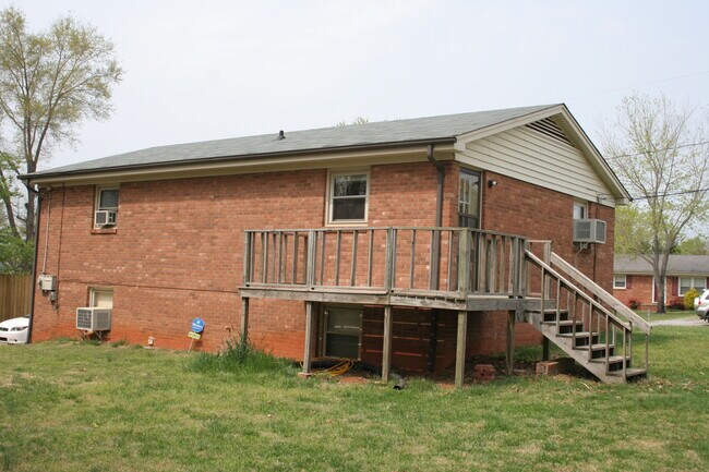 Building Photo - 3695 Weyland Dr