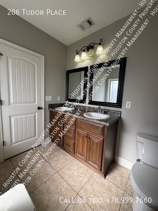 Building Photo - 206 Tudor Pl