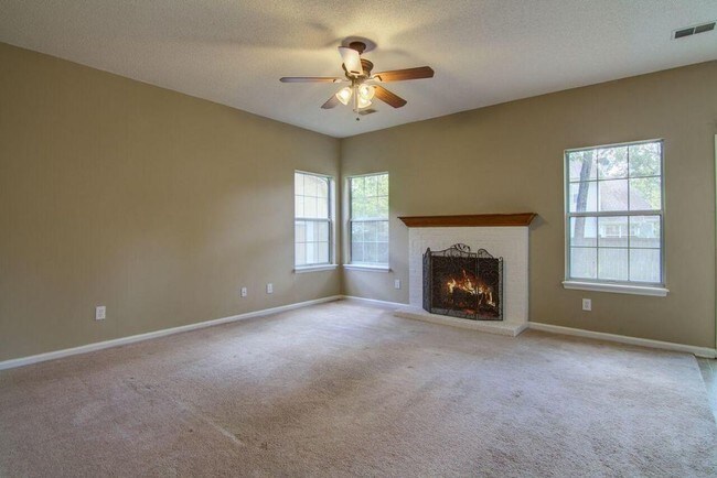 Building Photo - 103 Amberside Dr