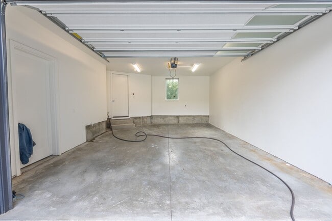 Building Photo - RIVERSIDE TOWNHOMES - BRAND NEW!