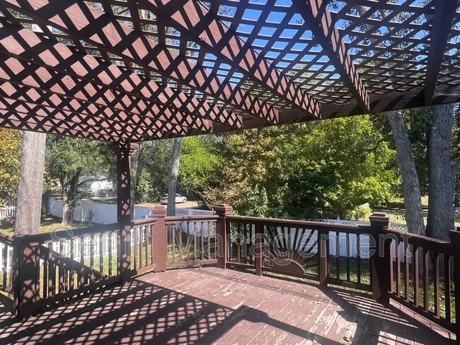Building Photo - 315 Victorian Ln