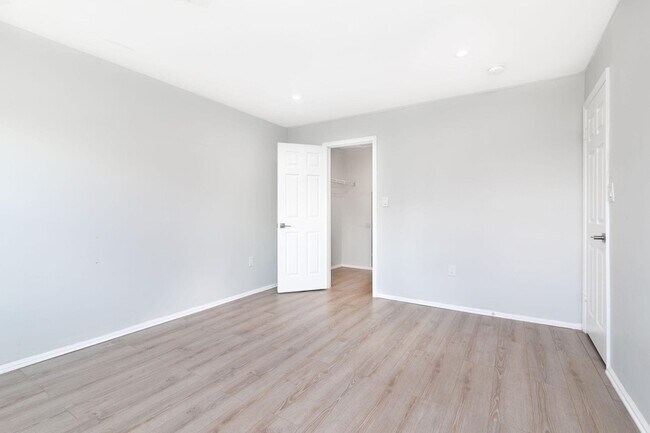 Building Photo - 27 Cottonwood St