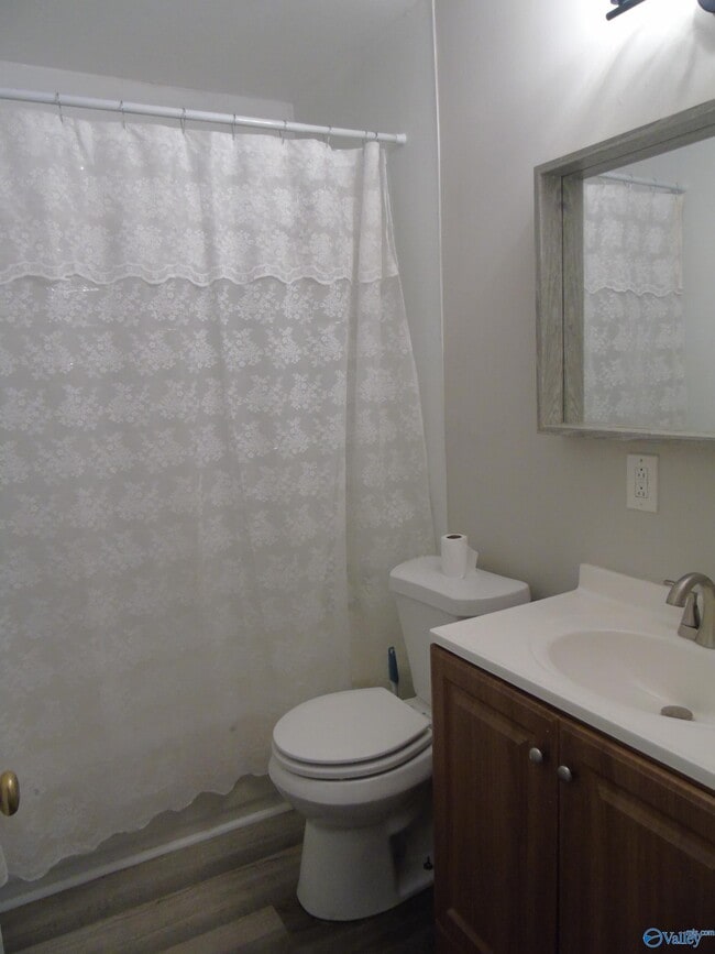 Building Photo - 1423 Stevens Ave NE