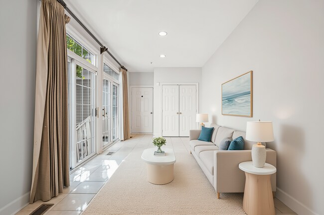 Building Photo - 1022 Crestfield Dr