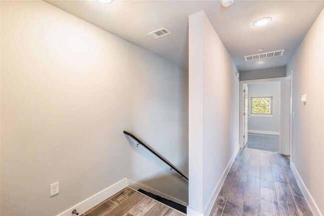 Building Photo - 1417 Kramer Ln