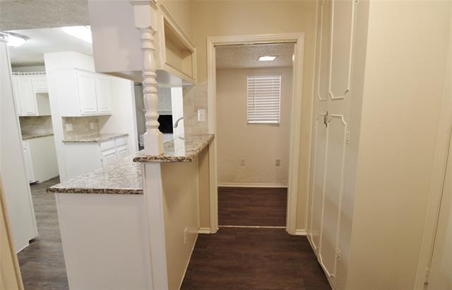 Building Photo - 900 Valley Ridge Dr