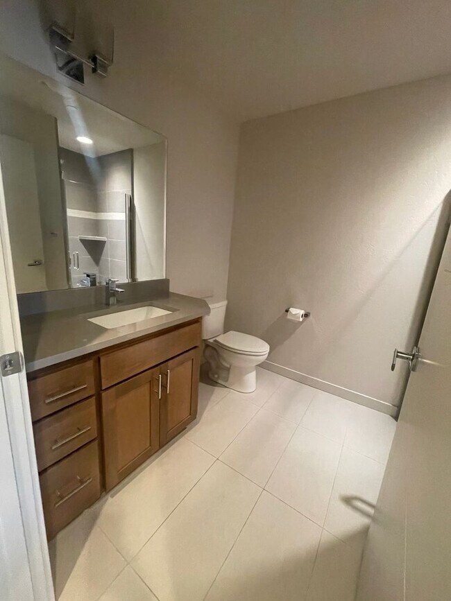 Building Photo - Newer & Beautiful 2bd/2bth condo in Ashland