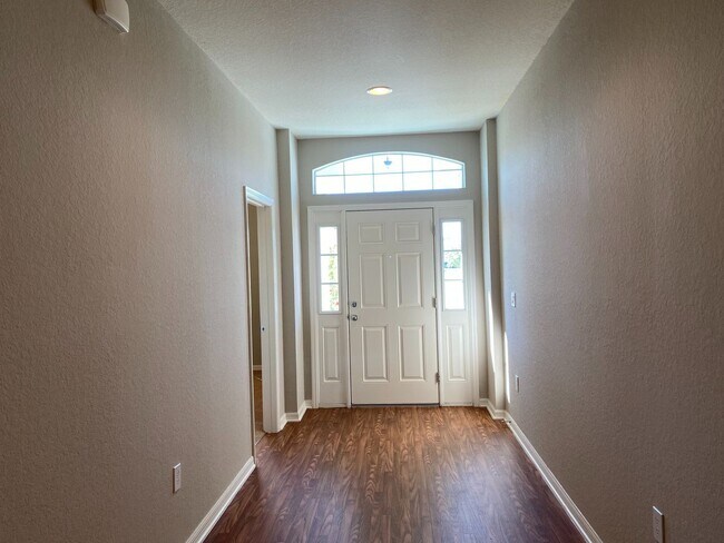 Building Photo - 481 Pheasant Dr