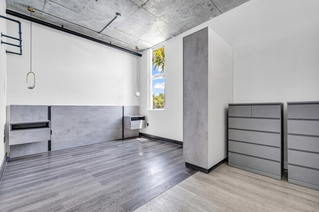 Building Photo - 2100 Van Buren St