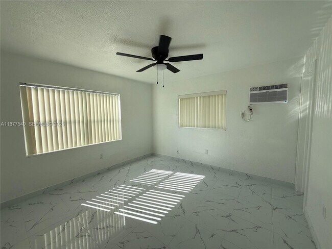 Building Photo - 855 W 29th St