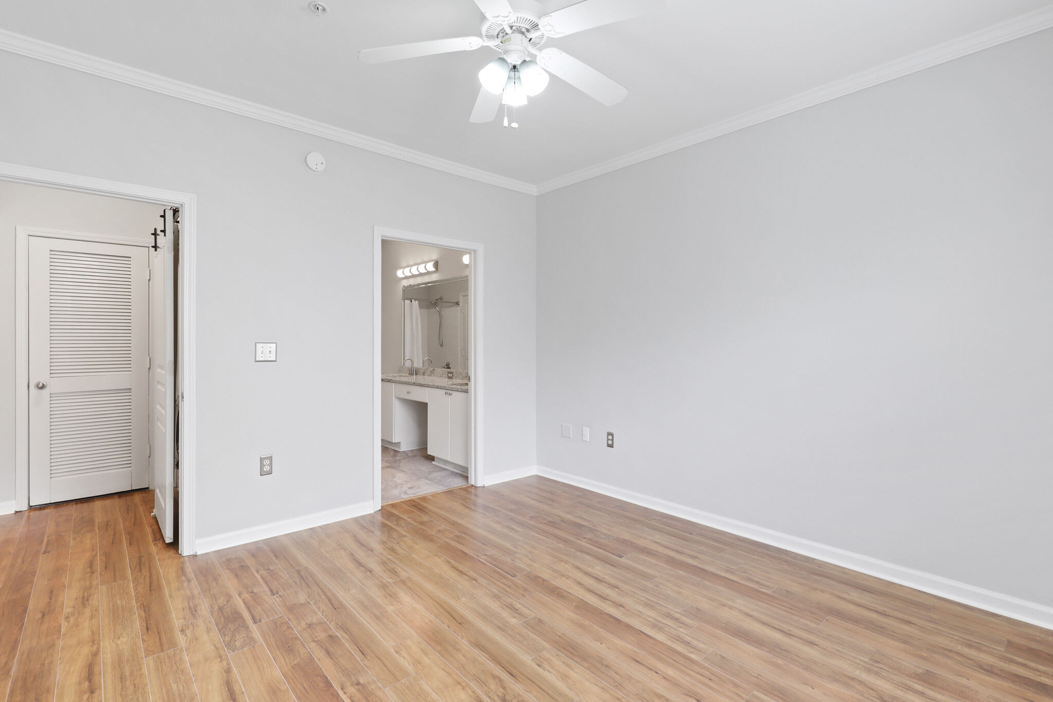Main Bedroom and Bathroom - 10 Perimeter Summit Blvd NE