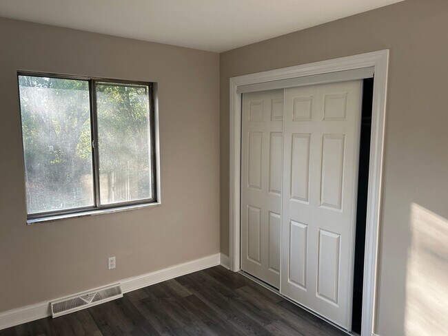 Building Photo - 2519-2521 Woodmere