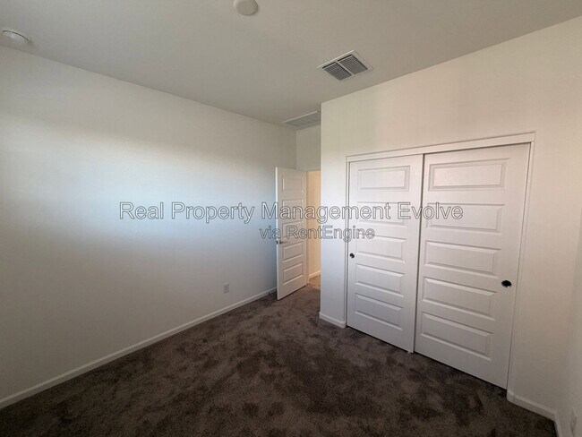 Building Photo - 14955 W Hackamore Dr