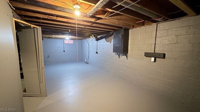 Building Photo - 888 Garfield St