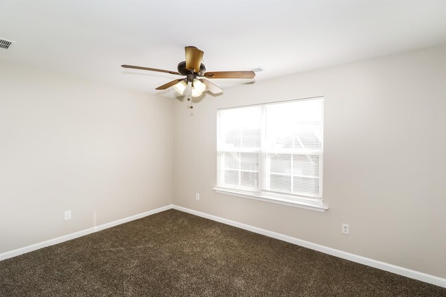 Building Photo - 10186 Sterling Ridge Dr