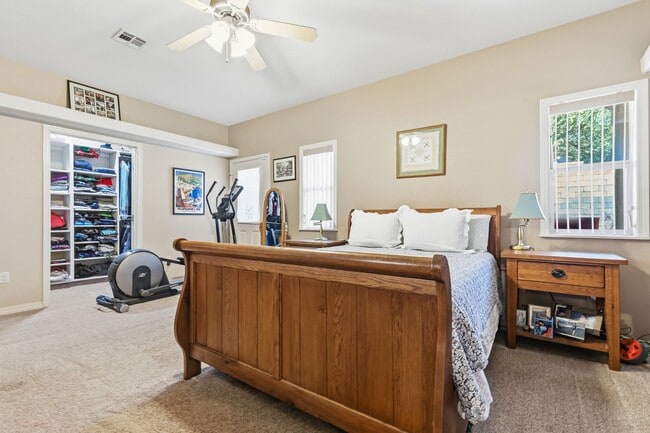 Building Photo - Prestine 4 bedroom home near the Golf Course