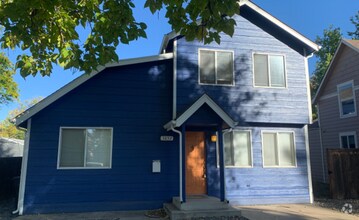 Building Photo - Stunning 4 Bed / 2 Bath Home in the Heart ...