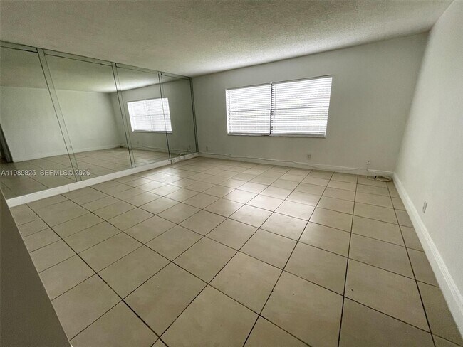 Building Photo - 2390 Coral Springs Dr