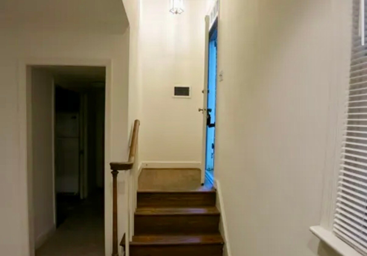 Building Photo - 420 1/2 N Saint Asaph St